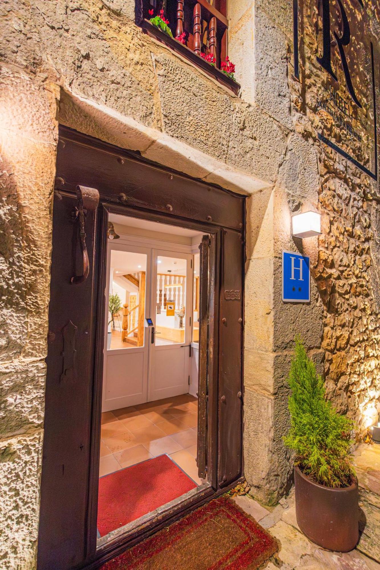 Hotel R Santillana Santillana del Mar Exterior foto